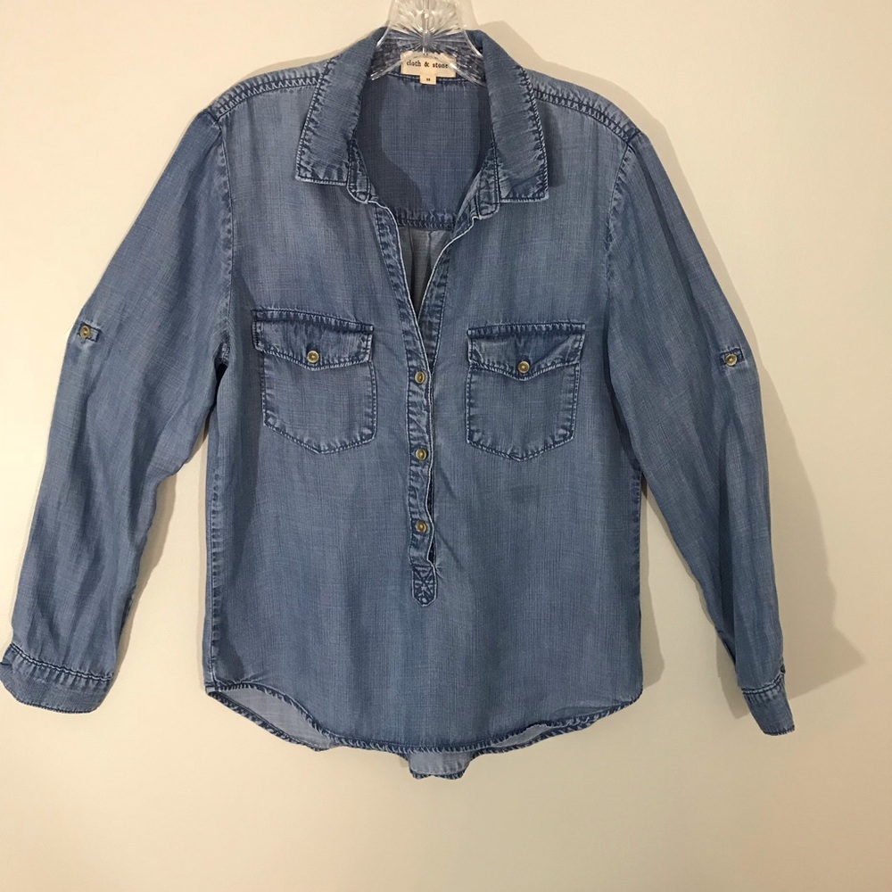 Cloth & Stone jean shirt. Sz M.